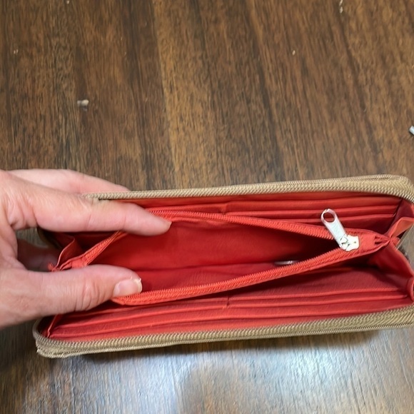 TRAVELON zipper closure wallet - Picture 8 of 10